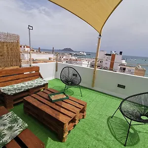 centro-de-corralejo-con-vistas-a-isla-de-lobos.in-canary-islands.com/
